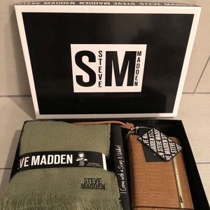 NWT. STEVE MADDEN Scarf and Wallet Set